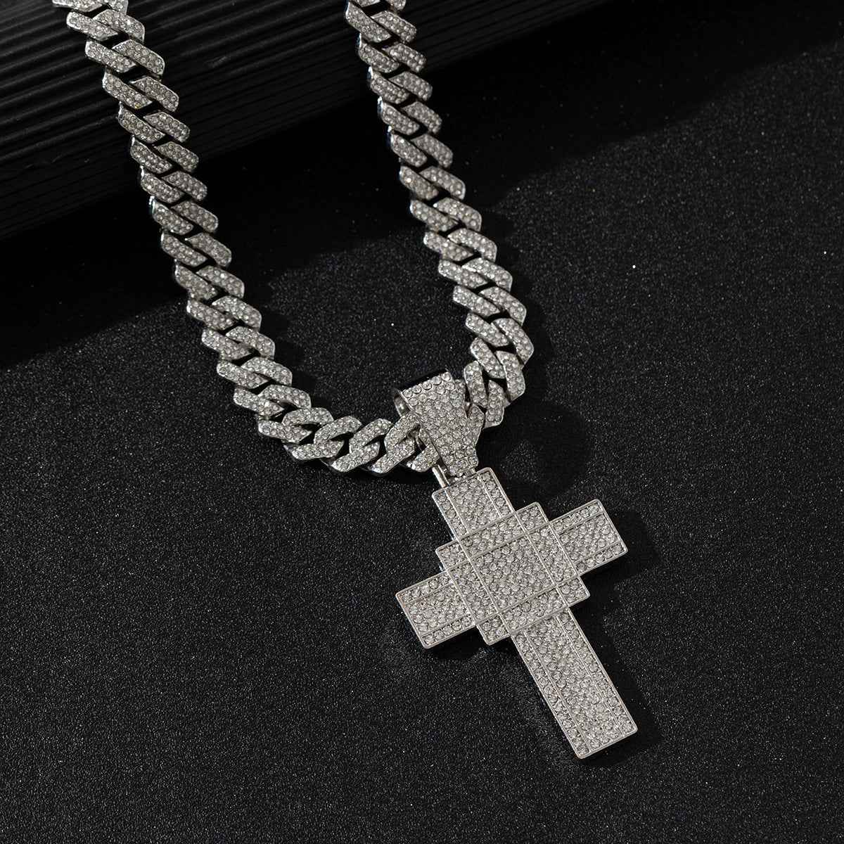 Hip Hop Cross Pendant Necklace – Vintage Cuban Link Alloy Rope Chain with Full Diamond Bling