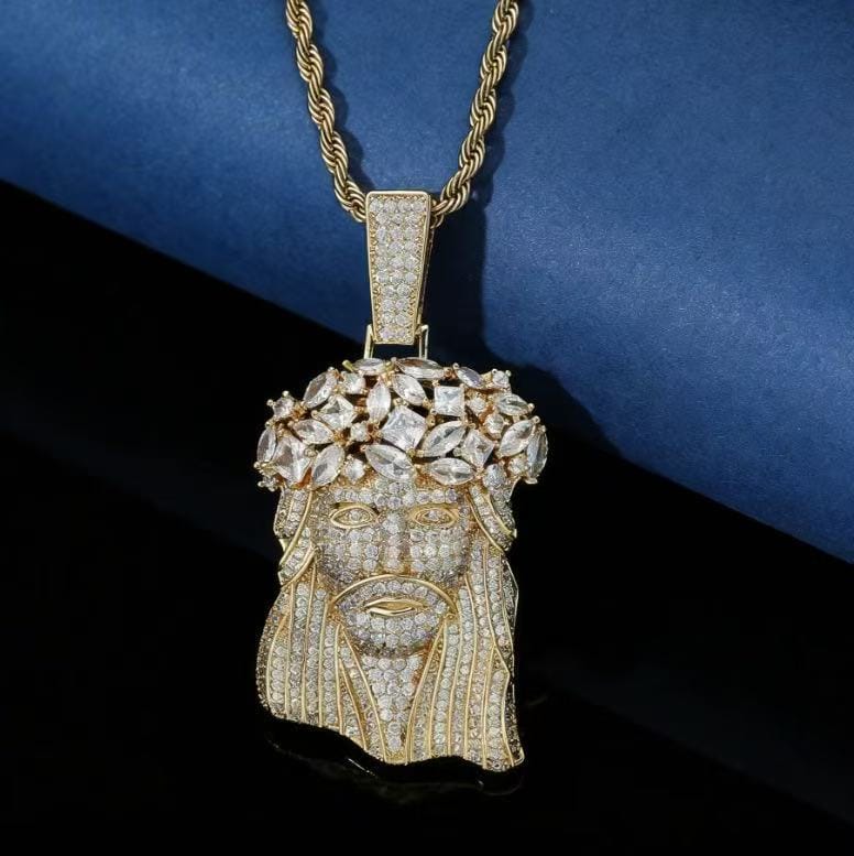 Gardira full diamond head pendant necklace with a 24-inch twisted chain, showcasing a sparkling diamond head design.