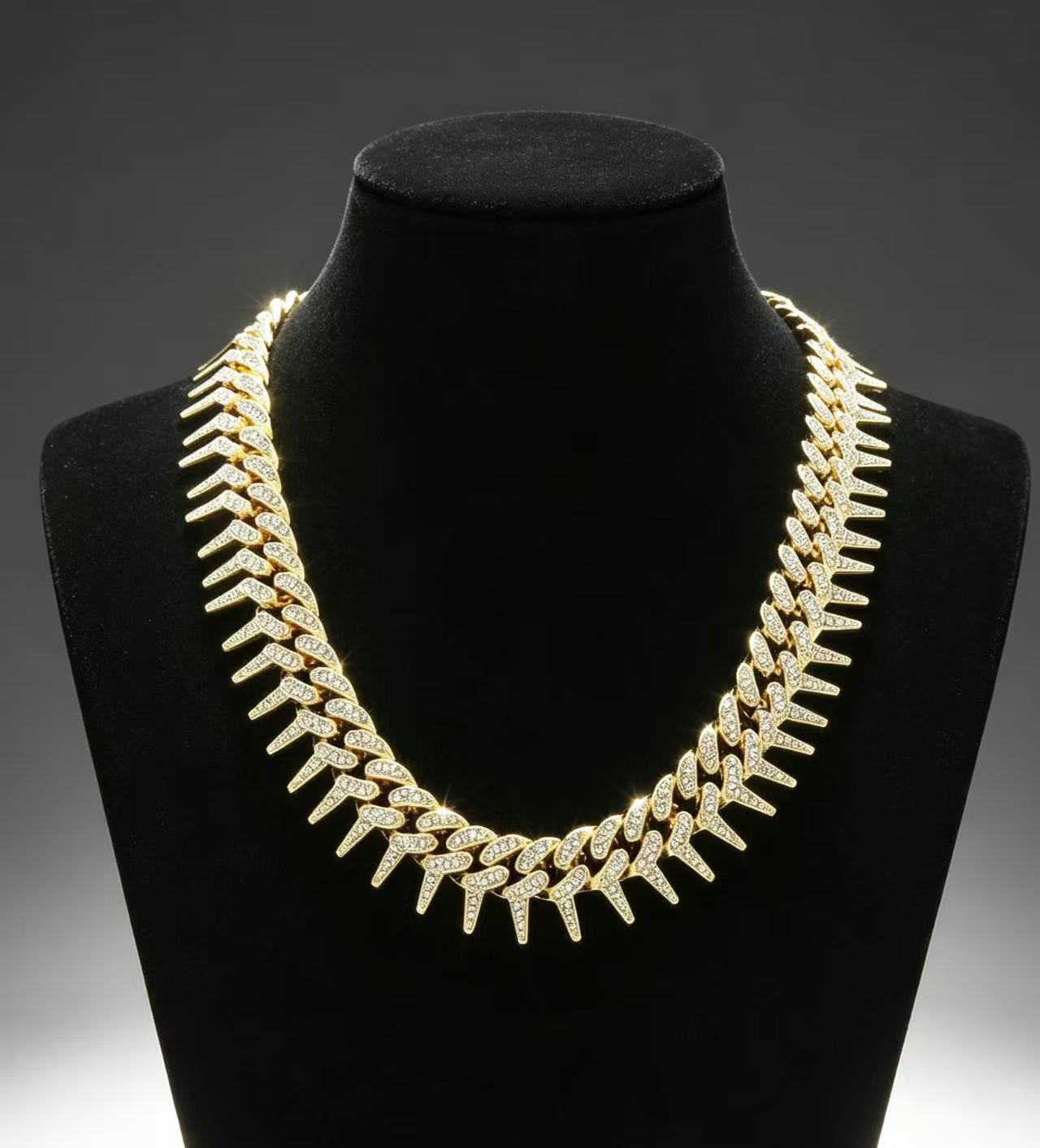Gardira 19-inch Cuban chain necklace with full diamond rap thorn inlay, showcasing intricate diamond details and a bold style.