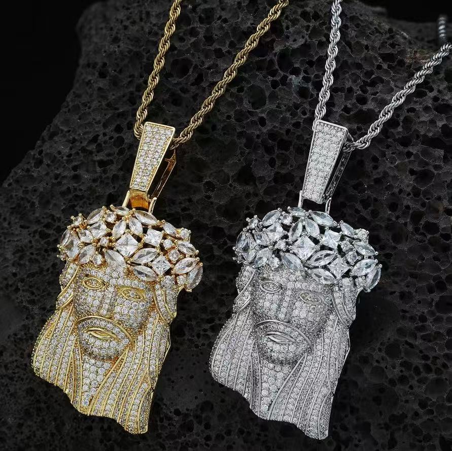 Gardira full diamond head pendant necklace with a 24-inch twisted chain, showcasing a sparkling diamond head design.