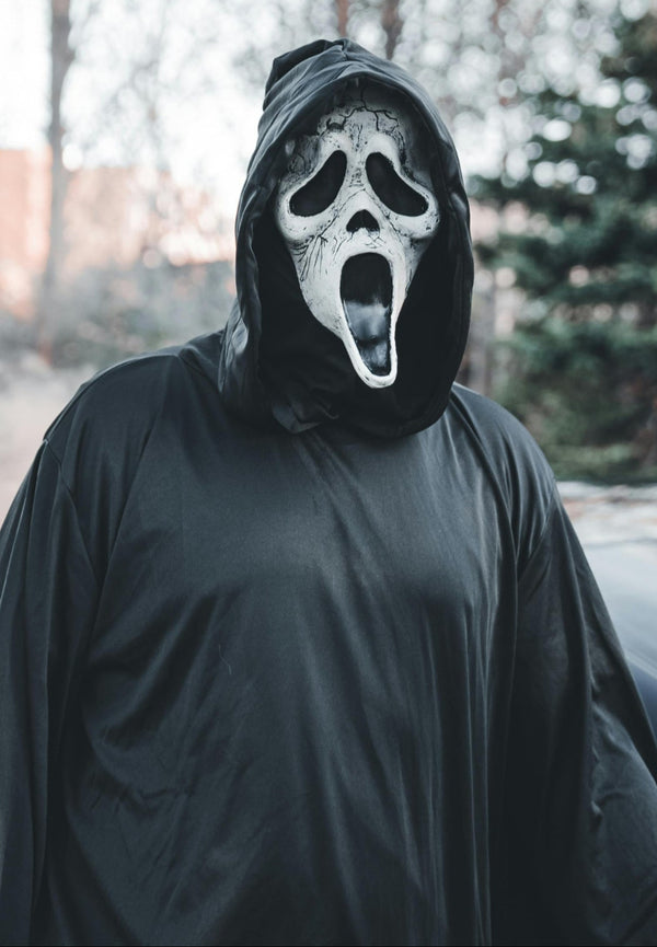 Halloween Scream Mask & Costume – Classic Horror Outfit